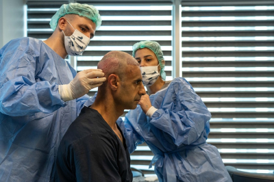 Balding Bonanza: Türkiye&#039;s Thriving Transplant Clinics Dominate the Hair Loss Tourism Market